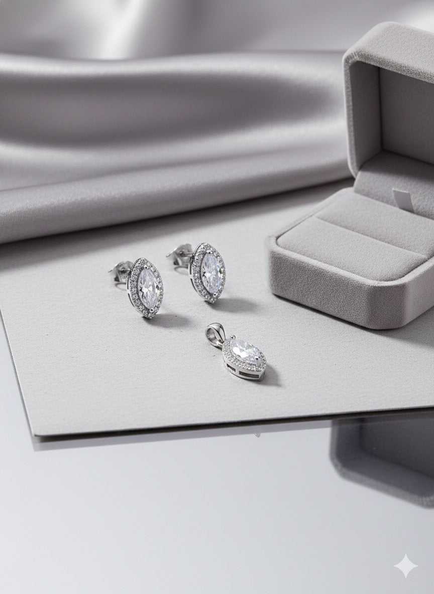 Oval pendant set studded 3 piece