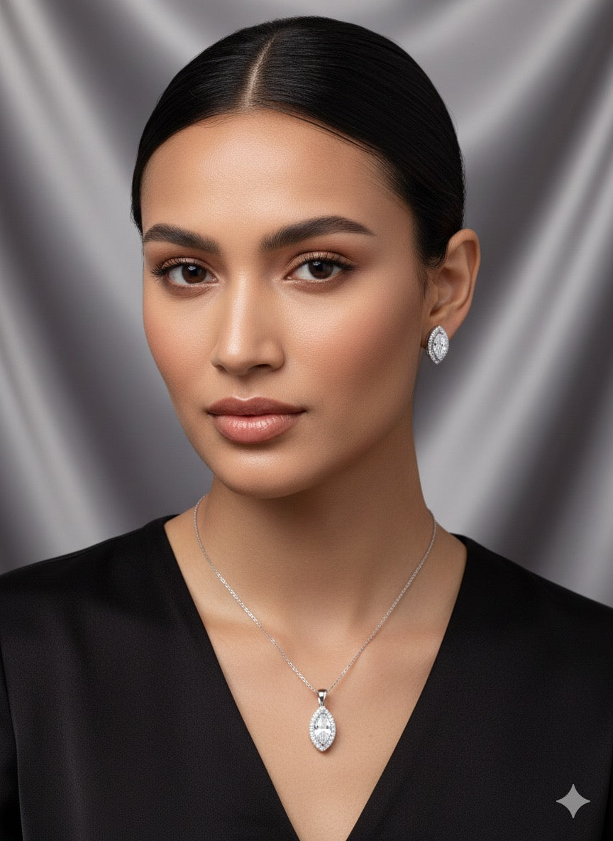 Oval pendant set studded 3 piece