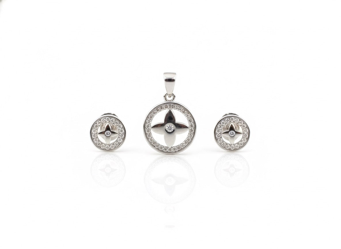 Studded plus pendant set