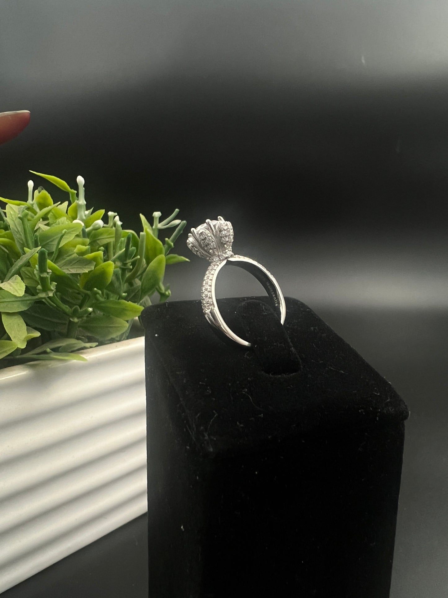 QUEEN SOLITAIRE RING