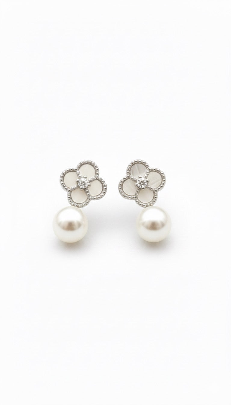 MOP CLOVER WITH PEARL DROP