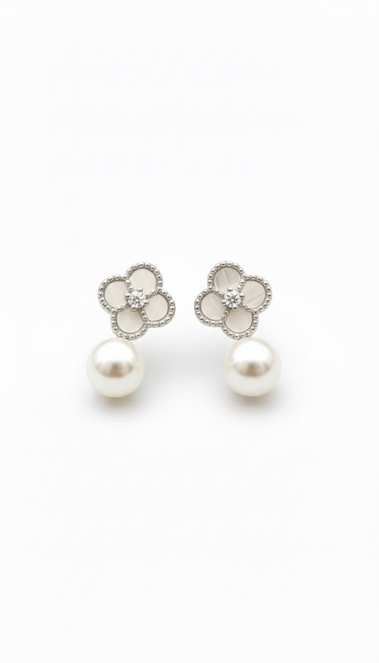 MOP CLOVER WITH PEARL DROP