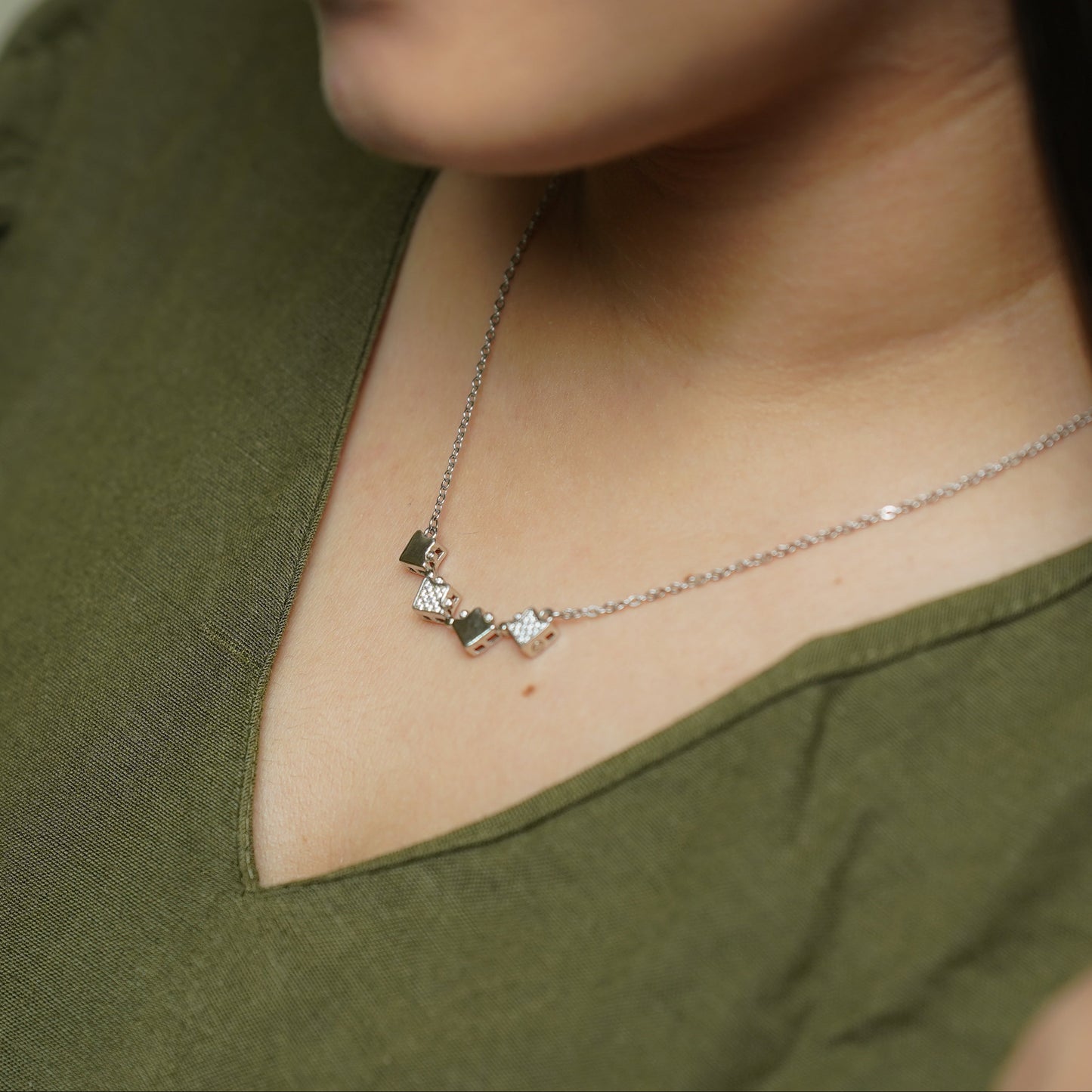 Alt studded Chain Pendant