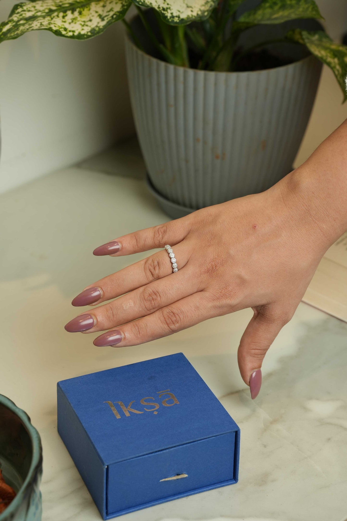 Cirlce Stone Band Ring